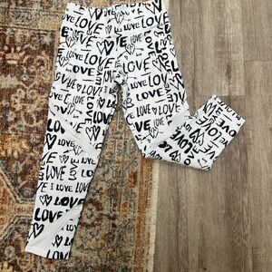 Trendy Love Print Capris